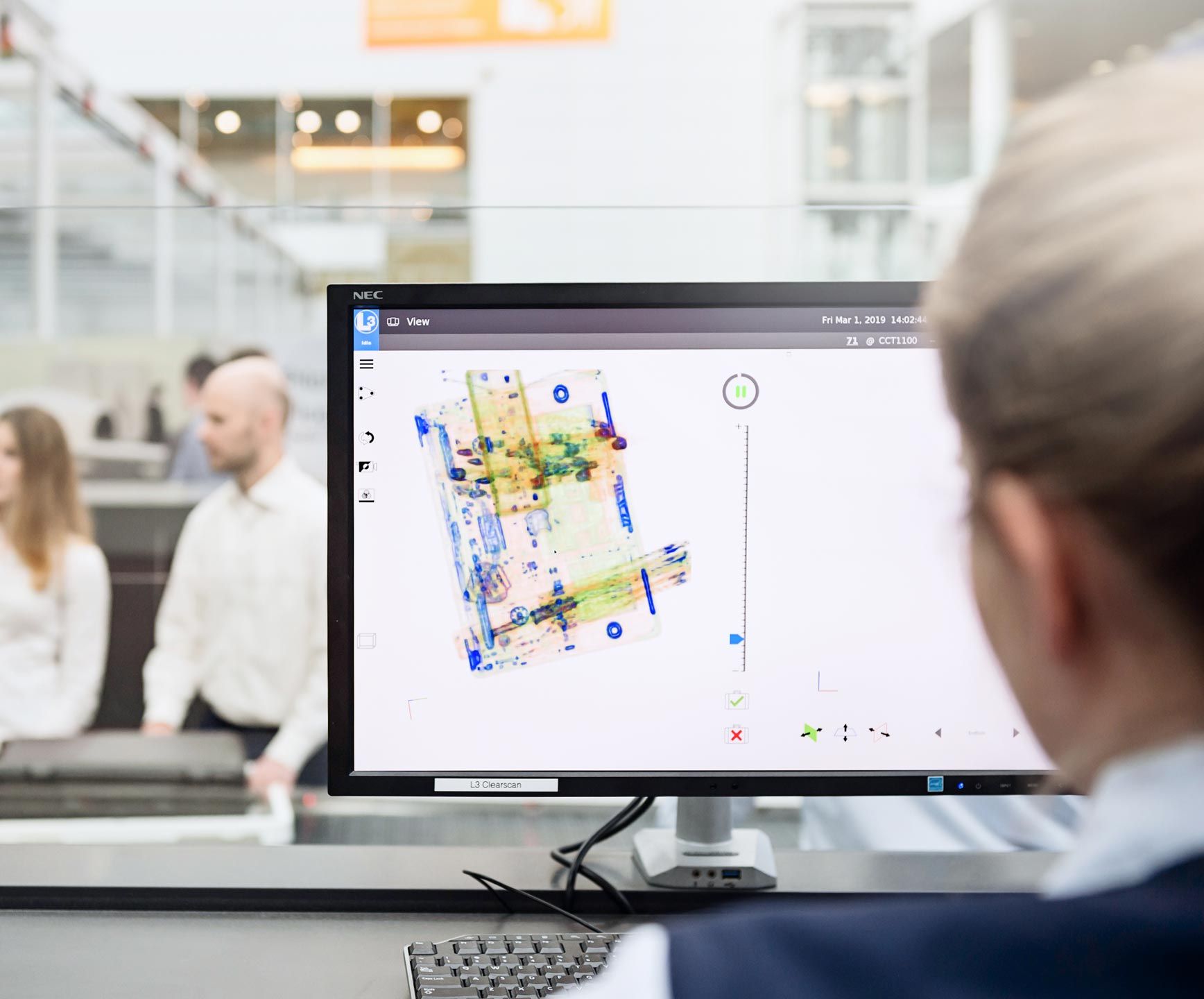 Die dreidimensionale Ansicht der Bilder bei der Sicherheitskontrolle erleichtert die Arbeitsabläufe für das Personal, was zu weniger Nachkontrollen und somit zu mehr Zeitersparnis führt.