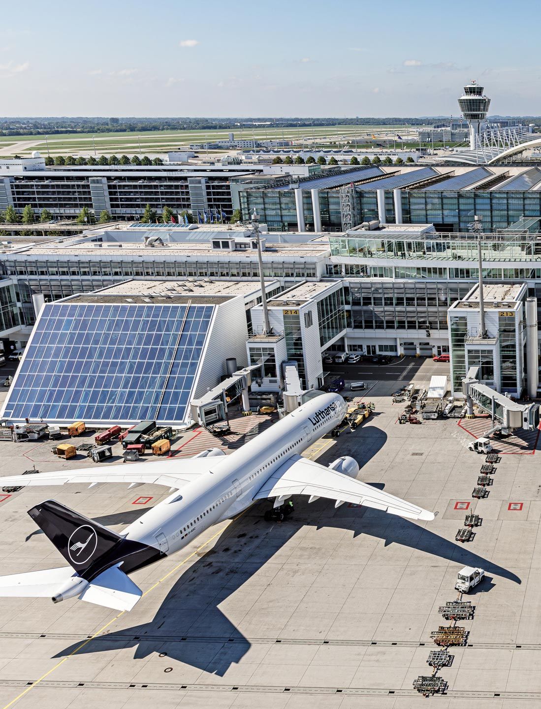 Wir setzen eine Vielzahl digitaler Technologien ein, um den Service für Reisende kontinuierlich zu verbessern, die Effizienz der Abläufe zu steigern und Innovationen am Münchner Airport zu fördern.